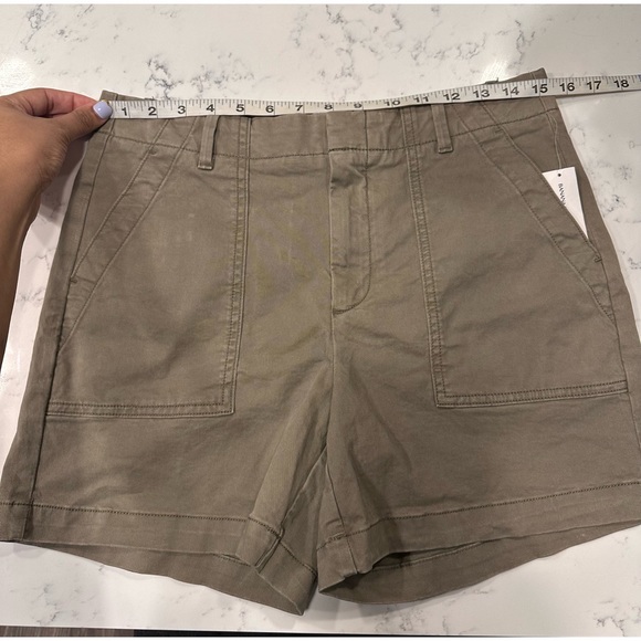 Banana Republic Chino Utility Short in Light Khaki - Size 6 - Picture 9 of 9
